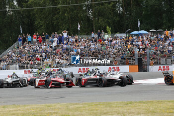 2024-06-30 - 94 WEHRLEIN Pascal (ger), TAG HEUER Porsche Formula E Team, Porsche 99X Electric, action 22 COLLET Caio (bra), Nissan Formula E Team, Nissan e-4ORCE 04, action during the 2024 Portland ePrix, 9th meeting of the 2023-24 ABB FIA Formula E World Championship, on the Portland International Raceway from June 28 to 30, 2024 in Portland, United States of America - 2024 FORMULA E PORTLAND EPRIX - FORMULA E - MOTORS