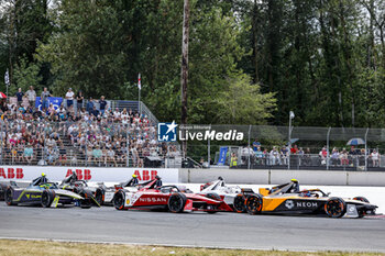 2024-06-30 - 05 HUGHES Jake (gbr), NEOM McLaren Formula E Team, Nissan e-4ORCE 04, action 23 FENESTRAZ Sacha (fra), Nissan Formula E Team, Nissan e-4ORCE 04, action during the 2024 Portland ePrix, 9th meeting of the 2023-24 ABB FIA Formula E World Championship, on the Portland International Raceway from June 28 to 30, 2024 in Portland, United States of America - 2024 FORMULA E PORTLAND EPRIX - FORMULA E - MOTORS