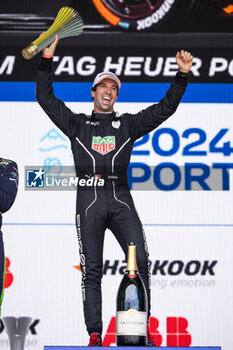 2024-07-01 - DA COSTA Antonio Felix (prt), TAG HEUER Porsche Formula E Team, Porsche 99X Electric, portrait during the 2024 Portland ePrix, 9th meeting of the 2023-24 ABB FIA Formula E World Championship, on the Portland International Raceway from June 28 to 30, 2024 in Portland, United States of America - 2024 FORMULA E PORTLAND EPRIX - FORMULA E - MOTORS