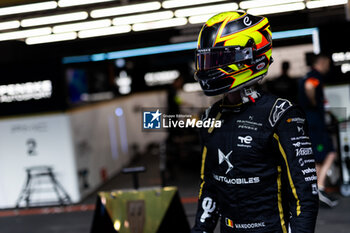 2024-07-18 - VANDOORNE Stoffel (bel), DS Penske, DS E-Tense FE23, portrait during the 2024 Hankook London ePrix, 10th meeting of the 2023-24 ABB FIA Formula E World Championship, on the ExCeL London from June 18 to 21, 2024 in London, United Kingdom - 2024 FORMULA E LONDON EPRIX - FORMULA E - MOTORS