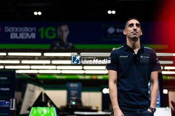 2024-07-18 - BUEMI Sébastien (swi), Envision Racing, Jaguar I-Type 6, portrait during the 2024 Hankook London ePrix, 10th meeting of the 2023-24 ABB FIA Formula E World Championship, on the ExCeL London from June 18 to 21, 2024 in London, United Kingdom - 2024 FORMULA E LONDON EPRIX - FORMULA E - MOTORS