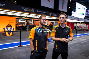 2024-07-18 - BIRD Sam (gbr), NEOM McLaren Formula E Team, Nissan e-4ORCE 04, portrait, HUGHES Jake (gbr), NEOM McLaren Formula E Team, Nissan e-4ORCE 04, portrait during the 2024 Hankook London ePrix, 10th meeting of the 2023-24 ABB FIA Formula E World Championship, on the ExCeL London from June 18 to 21, 2024 in London, United Kingdom - 2024 FORMULA E LONDON EPRIX - FORMULA E - MOTORS