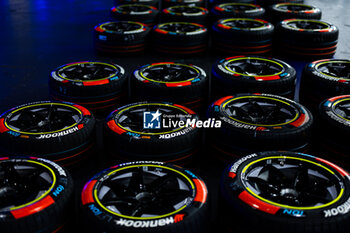 2024-07-18 - Hankook tyres during the 2024 Hankook London ePrix, 10th meeting of the 2023-24 ABB FIA Formula E World Championship, on the ExCeL London from June 18 to 21, 2024 in London, United Kingdom - 2024 FORMULA E LONDON EPRIX - FORMULA E - MOTORS