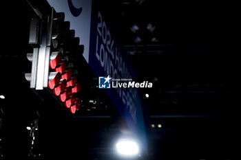 2024-07-18 - Track detail red light during the 2024 Hankook London ePrix, 10th meeting of the 2023-24 ABB FIA Formula E World Championship, on the ExCeL London from June 18 to 21, 2024 in London, United Kingdom - 2024 FORMULA E LONDON EPRIX - FORMULA E - MOTORS