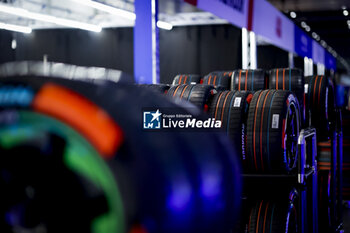 2024-07-18 - HANKOOK tyres, pneus, tyres, tyre during the 2024 Hankook London ePrix, 10th meeting of the 2023-24 ABB FIA Formula E World Championship, on the ExCeL London from June 18 to 21, 2024 in London, United Kingdom - 2024 FORMULA E LONDON EPRIX - FORMULA E - MOTORS