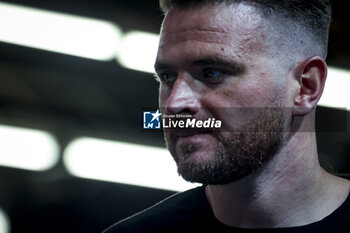 2024-07-18 - ROWLAND Oliver (gbr), Nissan Formula E Team, Nissan e-4ORCE 04, portrait during the 2024 Hankook London ePrix, 10th meeting of the 2023-24 ABB FIA Formula E World Championship, on the ExCeL London from June 18 to 21, 2024 in London, United Kingdom - 2024 FORMULA E LONDON EPRIX - FORMULA E - MOTORS