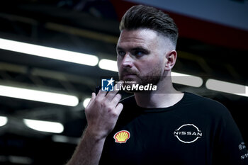 2024-07-18 - ROWLAND Oliver (gbr), Nissan Formula E Team, Nissan e-4ORCE 04, portrait during the 2024 Hankook London ePrix, 10th meeting of the 2023-24 ABB FIA Formula E World Championship, on the ExCeL London from June 18 to 21, 2024 in London, United Kingdom - 2024 FORMULA E LONDON EPRIX - FORMULA E - MOTORS