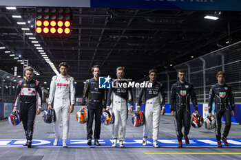 2024-07-19 - ROWLAND Oliver (gbr), Nissan Formula E Team, Nissan e-4ORCE 04, DENNIS Jake (gbr), Andretti Global, Porsche 99X Electric, VERGNE Jean-Eric (fra), DS Penske, DS E-Tense FE23, CASSIDY Nick (nzl), Jaguar TCS Racing, Jaguar I-Type 6, EVANS Mitch (nzl), Jaguar TCS Racing, Jaguar I-Type 6, WEHRLEIN Pascal (ger), TAG HEUER Porsche Formula E Team, Porsche 99X Electric, DA COSTA Antonio Felix (prt), TAG HEUER Porsche Formula E Team, Porsche 99X Electric, portrait during the 2024 Hankook London ePrix, 10th meeting of the 2023-24 ABB FIA Formula E World Championship, on the ExCeL London from June 18 to 21, 2024 in London, United Kingdom - 2024 FORMULA E LONDON EPRIX - FORMULA E - MOTORS