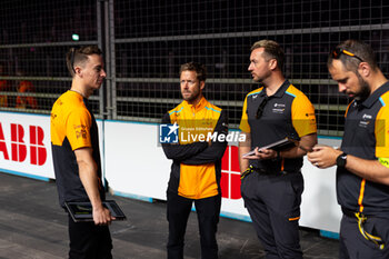 2024-07-19 - BIRD Sam (gbr), NEOM McLaren Formula E Team, Nissan e-4ORCE 04, portrait during the 2024 Hankook London ePrix, 10th meeting of the 2023-24 ABB FIA Formula E World Championship, on the ExCeL London from June 18 to 21, 2024 in London, United Kingdom - 2024 FORMULA E LONDON EPRIX - FORMULA E - MOTORS