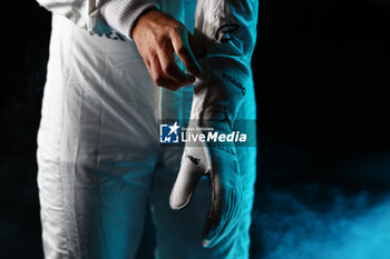 2024-07-19 - DENNIS Jake (gbr), Andretti Global, Porsche 99X Electric, portrait during the 2024 Hankook London ePrix, 10th meeting of the 2023-24 ABB FIA Formula E World Championship, on the ExCeL London from June 18 to 21, 2024 in London, United Kingdom - 2024 FORMULA E LONDON EPRIX - FORMULA E - MOTORS