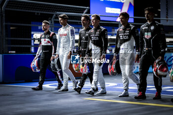 2024-07-19 - DENNIS Jake (gbr), Andretti Global, Porsche 99X Electric, portrait, VERGNE Jean-Eric (fra), DS Penske, DS E-Tense FE23, portrait during the 2024 Hankook London ePrix, 10th meeting of the 2023-24 ABB FIA Formula E World Championship, on the ExCeL London from June 18 to 21, 2024 in London, United Kingdom - 2024 FORMULA E LONDON EPRIX - FORMULA E - MOTORS