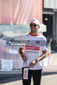 2024-07-19 - trackwalk, DENNIS Jake (gbr), Andretti Global, Porsche 99X Electric, portrait during the 2024 Hankook London ePrix, 10th meeting of the 2023-24 ABB FIA Formula E World Championship, on the ExCeL London from June 18 to 21, 2024 in London, United Kingdom - 2024 FORMULA E LONDON EPRIX - FORMULA E - MOTORS