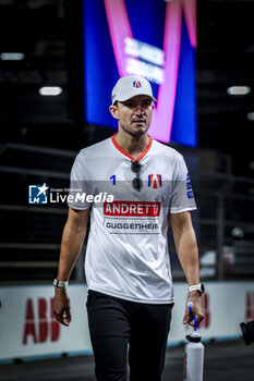 2024-07-19 - trackwalk DENNIS Jake (gbr), Andretti Global, Porsche 99X Electric, portrait during the 2024 Hankook London ePrix, 10th meeting of the 2023-24 ABB FIA Formula E World Championship, on the ExCeL London from June 18 to 21, 2024 in London, United Kingdom - 2024 FORMULA E LONDON EPRIX - FORMULA E - MOTORS