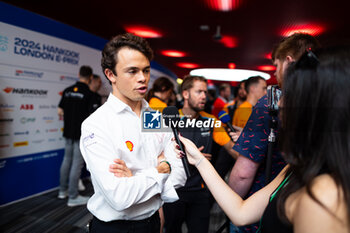 2024-07-19 - DE VRIES Nyck (nld), Mahindra Racing, Mahindra M9Electro, portrait, Media Pen during the 2024 Hankook London ePrix, 10th meeting of the 2023-24 ABB FIA Formula E World Championship, on the ExCeL London from June 18 to 21, 2024 in London, United Kingdom - 2024 FORMULA E LONDON EPRIX - FORMULA E - MOTORS