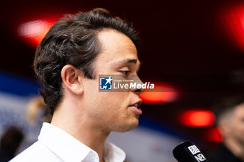 2024-07-19 - DE VRIES Nyck (nld), Mahindra Racing, Mahindra M9Electro, portrait, Media Pen during the 2024 Hankook London ePrix, 10th meeting of the 2023-24 ABB FIA Formula E World Championship, on the ExCeL London from June 18 to 21, 2024 in London, United Kingdom - 2024 FORMULA E LONDON EPRIX - FORMULA E - MOTORS