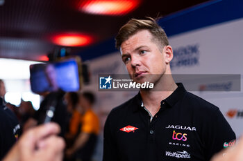 2024-07-19 - CASSIDY Nick (nzl), Jaguar TCS Racing, Jaguar I-Type 6, portrait, Media Pen during the 2024 Hankook London ePrix, 10th meeting of the 2023-24 ABB FIA Formula E World Championship, on the ExCeL London from June 18 to 21, 2024 in London, United Kingdom - 2024 FORMULA E LONDON EPRIX - FORMULA E - MOTORS