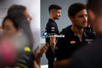 2024-07-19 - WEHRLEIN Pascal (ger), TAG HEUER Porsche Formula E Team, Porsche 99X Electric, portrait during the 2024 Hankook London ePrix, 10th meeting of the 2023-24 ABB FIA Formula E World Championship, on the ExCeL London from June 18 to 21, 2024 in London, United Kingdom - 2024 FORMULA E LONDON EPRIX - FORMULA E - MOTORS