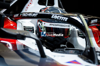 2024-07-19 - DA COSTA Antonio Felix (prt), TAG HEUER Porsche Formula E Team, Porsche 99X Electric, portrait during the 2024 Hankook London ePrix, 10th meeting of the 2023-24 ABB FIA Formula E World Championship, on the ExCeL London from June 18 to 21, 2024 in London, United Kingdom - 2024 FORMULA E LONDON EPRIX - FORMULA E - MOTORS