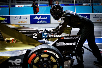 2024-07-19 - Fast charge 02 VANDOORNE Stoffel (bel), DS Penske, DS E-Tense FE23, action during the 2024 Hankook London ePrix, 10th meeting of the 2023-24 ABB FIA Formula E World Championship, on the ExCeL London from June 18 to 21, 2024 in London, United Kingdom - 2024 FORMULA E LONDON EPRIX - FORMULA E - MOTORS