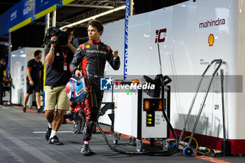 2024-07-19 - DE VRIES Nyck (nld), Mahindra Racing, Mahindra M9Electro, portrait during the 2024 Hankook London ePrix, 10th meeting of the 2023-24 ABB FIA Formula E World Championship, on the ExCeL London from June 18 to 21, 2024 in London, United Kingdom - 2024 FORMULA E LONDON EPRIX - FORMULA E - MOTORS