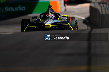 2024-07-19 - 33 TICKTUM Dan (gbr), ERT Formula E Team, ERT X24, action during the 2024 Hankook London ePrix, 10th meeting of the 2023-24 ABB FIA Formula E World Championship, on the ExCeL London from June 18 to 21, 2024 in London, United Kingdom - 2024 FORMULA E LONDON EPRIX - FORMULA E - MOTORS