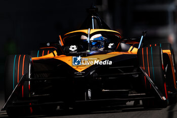 2024-07-19 - 08 BIRD Sam (gbr), NEOM McLaren Formula E Team, Nissan e-4ORCE 04, action during the 2024 Hankook London ePrix, 10th meeting of the 2023-24 ABB FIA Formula E World Championship, on the ExCeL London from June 18 to 21, 2024 in London, United Kingdom - 2024 FORMULA E LONDON EPRIX - FORMULA E - MOTORS