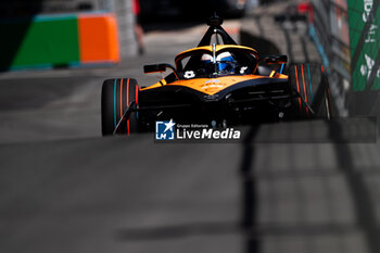 2024-07-19 - 08 BIRD Sam (gbr), NEOM McLaren Formula E Team, Nissan e-4ORCE 04, action during the 2024 Hankook London ePrix, 10th meeting of the 2023-24 ABB FIA Formula E World Championship, on the ExCeL London from June 18 to 21, 2024 in London, United Kingdom - 2024 FORMULA E LONDON EPRIX - FORMULA E - MOTORS