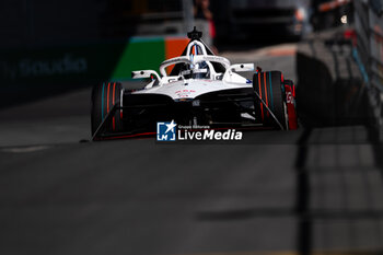 2024-07-19 - 01 DENNIS Jake (gbr), Andretti Global, Porsche 99X Electric, action during the 2024 Hankook London ePrix, 10th meeting of the 2023-24 ABB FIA Formula E World Championship, on the ExCeL London from June 18 to 21, 2024 in London, United Kingdom - 2024 FORMULA E LONDON EPRIX - FORMULA E - MOTORS