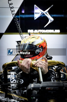 2024-07-19 - VERGNE Jean-Eric (fra), DS Penske, DS E-Tense FE23, portrait during the 2024 Hankook London ePrix, 10th meeting of the 2023-24 ABB FIA Formula E World Championship, on the ExCeL London from June 18 to 21, 2024 in London, United Kingdom - 2024 FORMULA E LONDON EPRIX - FORMULA E - MOTORS