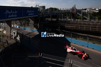 2024-07-19 - 22 ROWLAND Oliver (gbr), Nissan Formula E Team, Nissan e-4ORCE 04, action during the 2024 Hankook London ePrix, 10th meeting of the 2023-24 ABB FIA Formula E World Championship, on the ExCeL London from June 18 to 21, 2024 in London, United Kingdom - 2024 FORMULA E LONDON EPRIX - FORMULA E - MOTORS