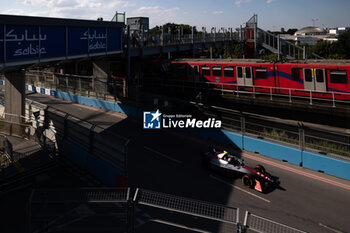 2024-07-19 - 21 DE VRIES Nyck (nld), Mahindra Racing, Mahindra M9Electro, action during the 2024 Hankook London ePrix, 10th meeting of the 2023-24 ABB FIA Formula E World Championship, on the ExCeL London from June 18 to 21, 2024 in London, United Kingdom - 2024 FORMULA E LONDON EPRIX - FORMULA E - MOTORS