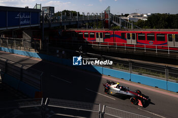 2024-07-19 - 21 DE VRIES Nyck (nld), Mahindra Racing, Mahindra M9Electro, action during the 2024 Hankook London ePrix, 10th meeting of the 2023-24 ABB FIA Formula E World Championship, on the ExCeL London from June 18 to 21, 2024 in London, United Kingdom - 2024 FORMULA E LONDON EPRIX - FORMULA E - MOTORS