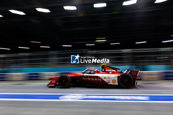 2024-07-19 - 22 ROWLAND Oliver (gbr), Nissan Formula E Team, Nissan e-4ORCE 04, action during the 2024 Hankook London ePrix, 10th meeting of the 2023-24 ABB FIA Formula E World Championship, on the ExCeL London from June 18 to 21, 2024 in London, United Kingdom - 2024 FORMULA E LONDON EPRIX - FORMULA E - MOTORS