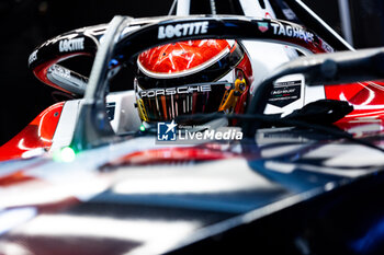 2024-07-19 - WEHRLEIN Pascal (ger), TAG HEUER Porsche Formula E Team, Porsche 99X Electric, portrait during the 2024 Hankook London ePrix, 10th meeting of the 2023-24 ABB FIA Formula E World Championship, on the ExCeL London from June 18 to 21, 2024 in London, United Kingdom - 2024 FORMULA E LONDON EPRIX - FORMULA E - MOTORS