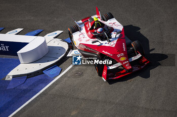 2024-07-19 - 22 ROWLAND Oliver (gbr), Nissan Formula E Team, Nissan e-4ORCE 04, action during the 2024 Hankook London ePrix, 10th meeting of the 2023-24 ABB FIA Formula E World Championship, on the ExCeL London from June 18 to 21, 2024 in London, United Kingdom - 2024 FORMULA E LONDON EPRIX - FORMULA E - MOTORS