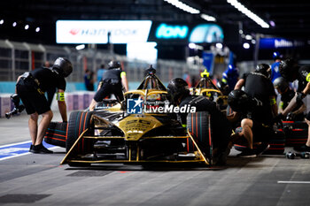 2024-07-19 - VERGNE Jean-Eric (fra), DS Penske, DS E-Tense FE23, portrait during the 2024 Hankook London ePrix, 10th meeting of the 2023-24 ABB FIA Formula E World Championship, on the ExCeL London from June 18 to 21, 2024 in London, United Kingdom - 2024 FORMULA E LONDON EPRIX - FORMULA E - MOTORS