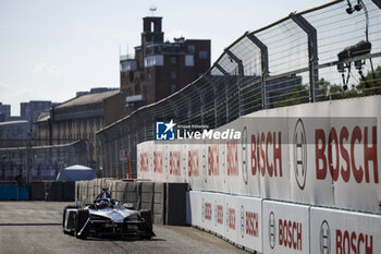 2024-07-19 - 09 EVANS Mitch (nzl), Jaguar TCS Racing, Jaguar I-Type 6, action during the 2024 Hankook London ePrix, 10th meeting of the 2023-24 ABB FIA Formula E World Championship, on the ExCeL London from June 18 to 21, 2024 in London, United Kingdom - 2024 FORMULA E LONDON EPRIX - FORMULA E - MOTORS