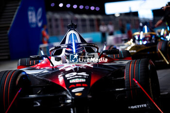 2024-07-19 - WEHRLEIN Pascal (ger), TAG HEUER Porsche Formula E Team, Porsche 99X Electric, portrait during the 2024 Hankook London ePrix, 10th meeting of the 2023-24 ABB FIA Formula E World Championship, on the ExCeL London from June 18 to 21, 2024 in London, United Kingdom - 2024 FORMULA E LONDON EPRIX - FORMULA E - MOTORS