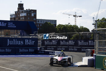 2024-07-19 - 21 DE VRIES Nyck (nld), Mahindra Racing, Mahindra M9Electro, action during the 2024 Hankook London ePrix, 10th meeting of the 2023-24 ABB FIA Formula E World Championship, on the ExCeL London from June 18 to 21, 2024 in London, United Kingdom - 2024 FORMULA E LONDON EPRIX - FORMULA E - MOTORS