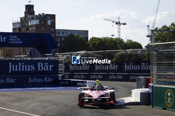 2024-07-19 - 22 ROWLAND Oliver (gbr), Nissan Formula E Team, Nissan e-4ORCE 04, action during the 2024 Hankook London ePrix, 10th meeting of the 2023-24 ABB FIA Formula E World Championship, on the ExCeL London from June 18 to 21, 2024 in London, United Kingdom - 2024 FORMULA E LONDON EPRIX - FORMULA E - MOTORS