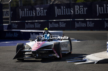 2024-07-19 - 21 DE VRIES Nyck (nld), Mahindra Racing, Mahindra M9Electro, action during the 2024 Hankook London ePrix, 10th meeting of the 2023-24 ABB FIA Formula E World Championship, on the ExCeL London from June 18 to 21, 2024 in London, United Kingdom - 2024 FORMULA E LONDON EPRIX - FORMULA E - MOTORS