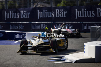 2024-07-19 - 02 VANDOORNE Stoffel (bel), DS Penske, DS E-Tense FE23, action during the 2024 Hankook London ePrix, 10th meeting of the 2023-24 ABB FIA Formula E World Championship, on the ExCeL London from June 18 to 21, 2024 in London, United Kingdom - 2024 FORMULA E LONDON EPRIX - FORMULA E - MOTORS