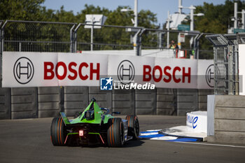 2024-07-19 - 16 BUEMI Sébastien (swi), Envision Racing, Jaguar I-Type 6, action during the 2024 Hankook London ePrix, 10th meeting of the 2023-24 ABB FIA Formula E World Championship, on the ExCeL London from June 18 to 21, 2024 in London, United Kingdom - 2024 FORMULA E LONDON EPRIX - FORMULA E - MOTORS