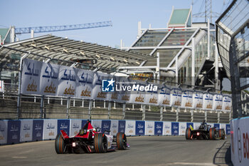 2024-07-19 - 23 FENESTRAZ Sacha (fra), Nissan Formula E Team, Nissan e-4ORCE 04, action during the 2024 Hankook London ePrix, 10th meeting of the 2023-24 ABB FIA Formula E World Championship, on the ExCeL London from June 18 to 21, 2024 in London, United Kingdom - 2024 FORMULA E LONDON EPRIX - FORMULA E - MOTORS