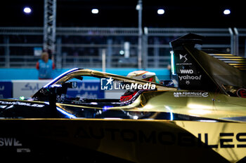 2024-07-19 - VERGNE Jean-Eric (fra), DS Penske, DS E-Tense FE23, portrait during the 2024 Hankook London ePrix, 10th meeting of the 2023-24 ABB FIA Formula E World Championship, on the ExCeL London from June 18 to 21, 2024 in London, United Kingdom - 2024 FORMULA E LONDON EPRIX - FORMULA E - MOTORS