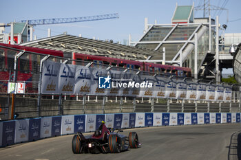 2024-07-19 - 21 DE VRIES Nyck (nld), Mahindra Racing, Mahindra M9Electro, action during the 2024 Hankook London ePrix, 10th meeting of the 2023-24 ABB FIA Formula E World Championship, on the ExCeL London from June 18 to 21, 2024 in London, United Kingdom - 2024 FORMULA E LONDON EPRIX - FORMULA E - MOTORS