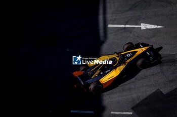 2024-07-19 - 05 HUGHES Jake (gbr), NEOM McLaren Formula E Team, Nissan e-4ORCE 04, action during the 2024 Hankook London ePrix, 10th meeting of the 2023-24 ABB FIA Formula E World Championship, on the ExCeL London from June 18 to 21, 2024 in London, United Kingdom - 2024 FORMULA E LONDON EPRIX - FORMULA E - MOTORS