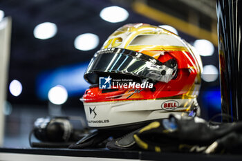 2024-07-19 - VERGNE Jean-Eric (fra), DS Penske, DS E-Tense FE23, helmet during the 2024 Hankook London ePrix, 10th meeting of the 2023-24 ABB FIA Formula E World Championship, on the ExCeL London from June 18 to 21, 2024 in London, United Kingdom - 2024 FORMULA E LONDON EPRIX - FORMULA E - MOTORS