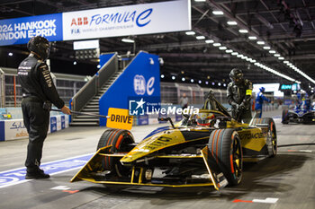 2024-07-19 - 25 VERGNE Jean-Eric (fra), DS Penske, DS E-Tense FE23, Fast Charging during the 2024 Hankook London ePrix, 10th meeting of the 2023-24 ABB FIA Formula E World Championship, on the ExCeL London from June 18 to 21, 2024 in London, United Kingdom - 2024 FORMULA E LONDON EPRIX - FORMULA E - MOTORS