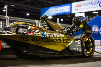 2024-07-19 - 25 VERGNE Jean-Eric (fra), DS Penske, DS E-Tense FE23, Fast Charging during the 2024 Hankook London ePrix, 10th meeting of the 2023-24 ABB FIA Formula E World Championship, on the ExCeL London from June 18 to 21, 2024 in London, United Kingdom - 2024 FORMULA E LONDON EPRIX - FORMULA E - MOTORS